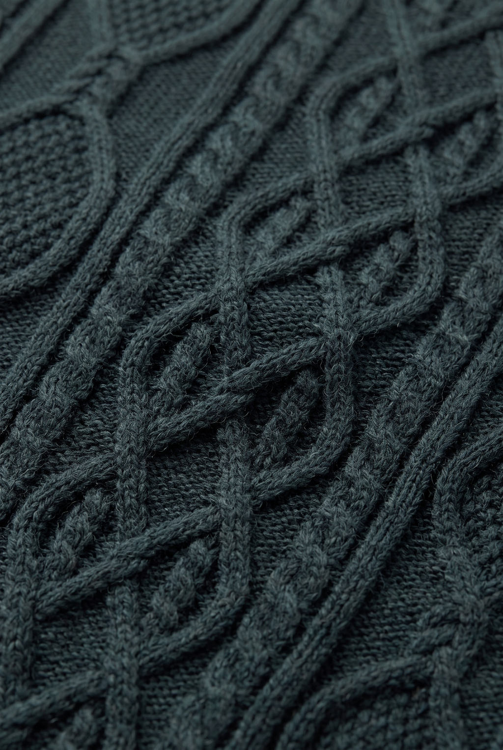Men's Cable Knit Turtleneck Sweater - Long Sleeve Pullover