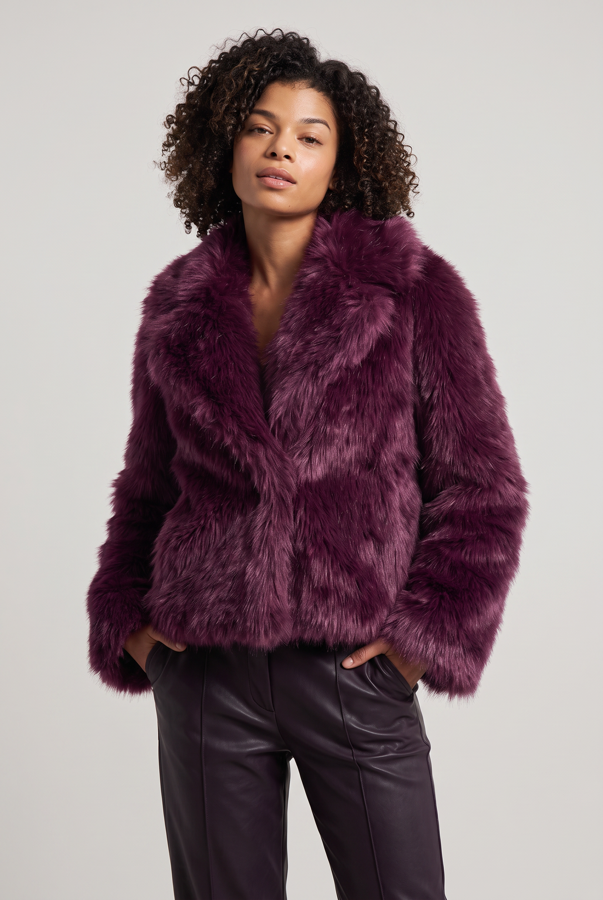 Women's Cropped Faux Fur Coat - Shaggy Fluffy Jacket Short Fur Overcoat