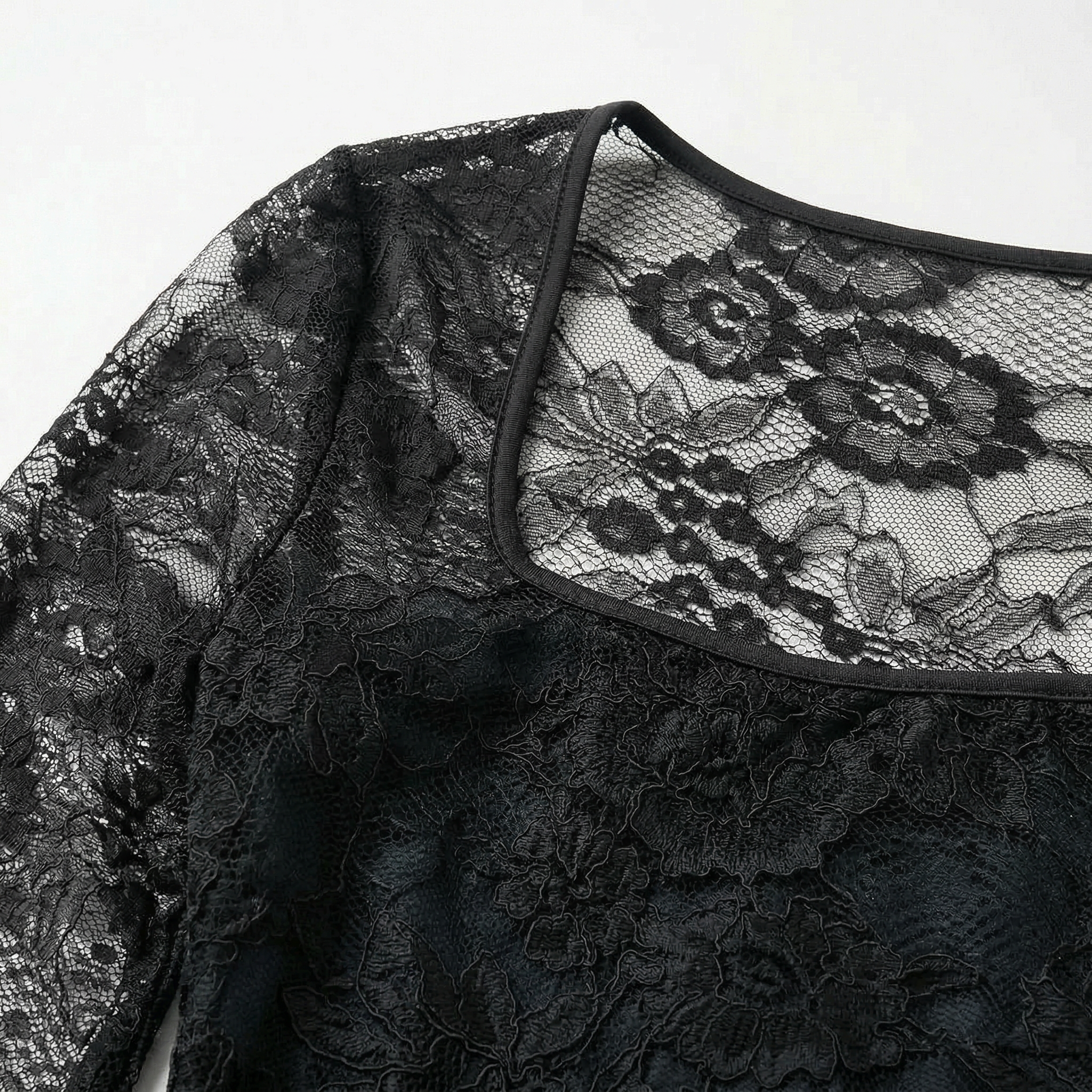 Valenomode - Women's Laced Square Neck Long Sleeve Top