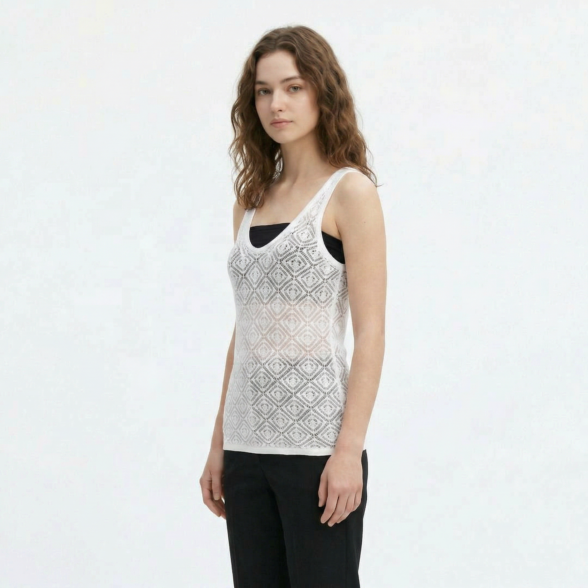 Valenomode - Women’s Sleeveless Scoop Laced Neck Top