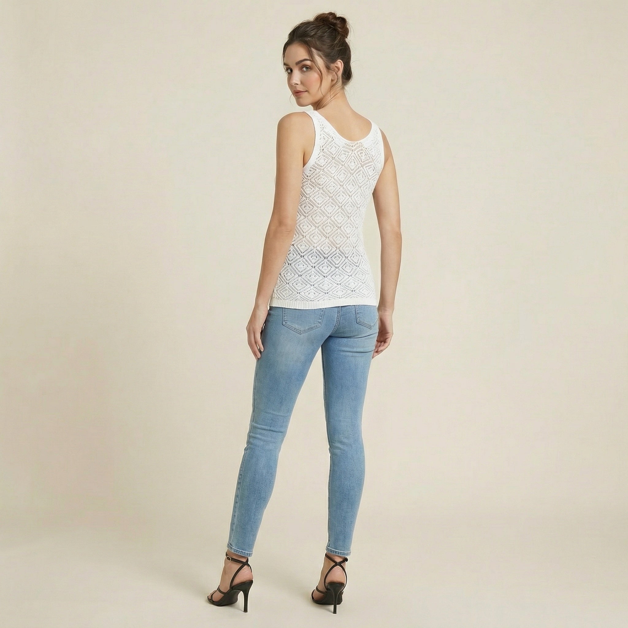 Valenomode - Women’s Sleeveless Scoop Neck Top